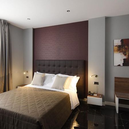 Magri's Hotel Napels Buitenkant foto