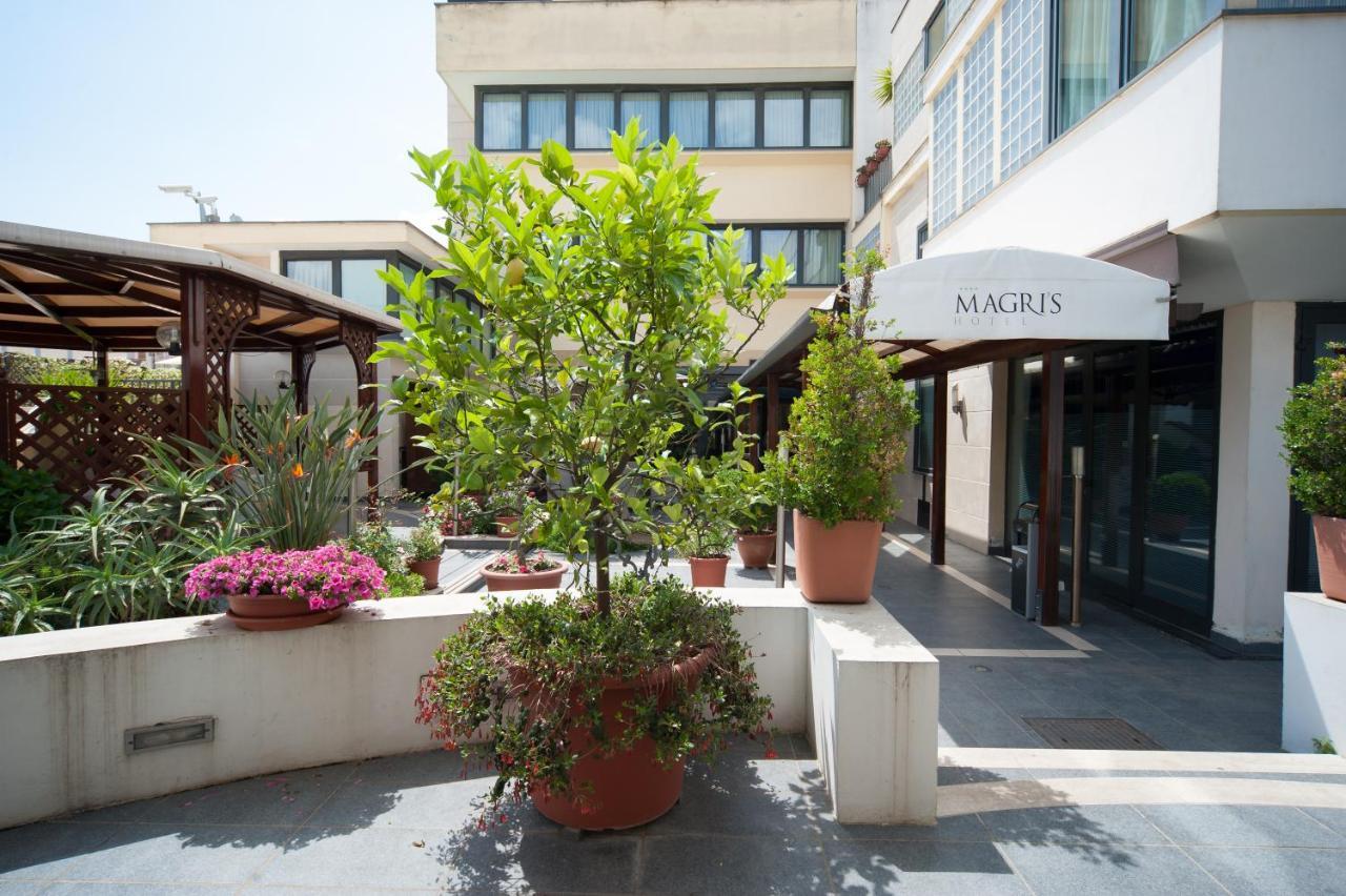 Magri's Hotel Napels Buitenkant foto