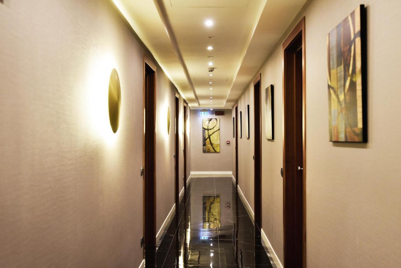 Magri's Hotel Napels Buitenkant foto