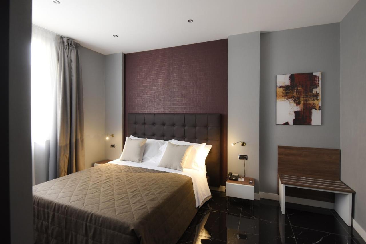 Magri's Hotel Napels Buitenkant foto