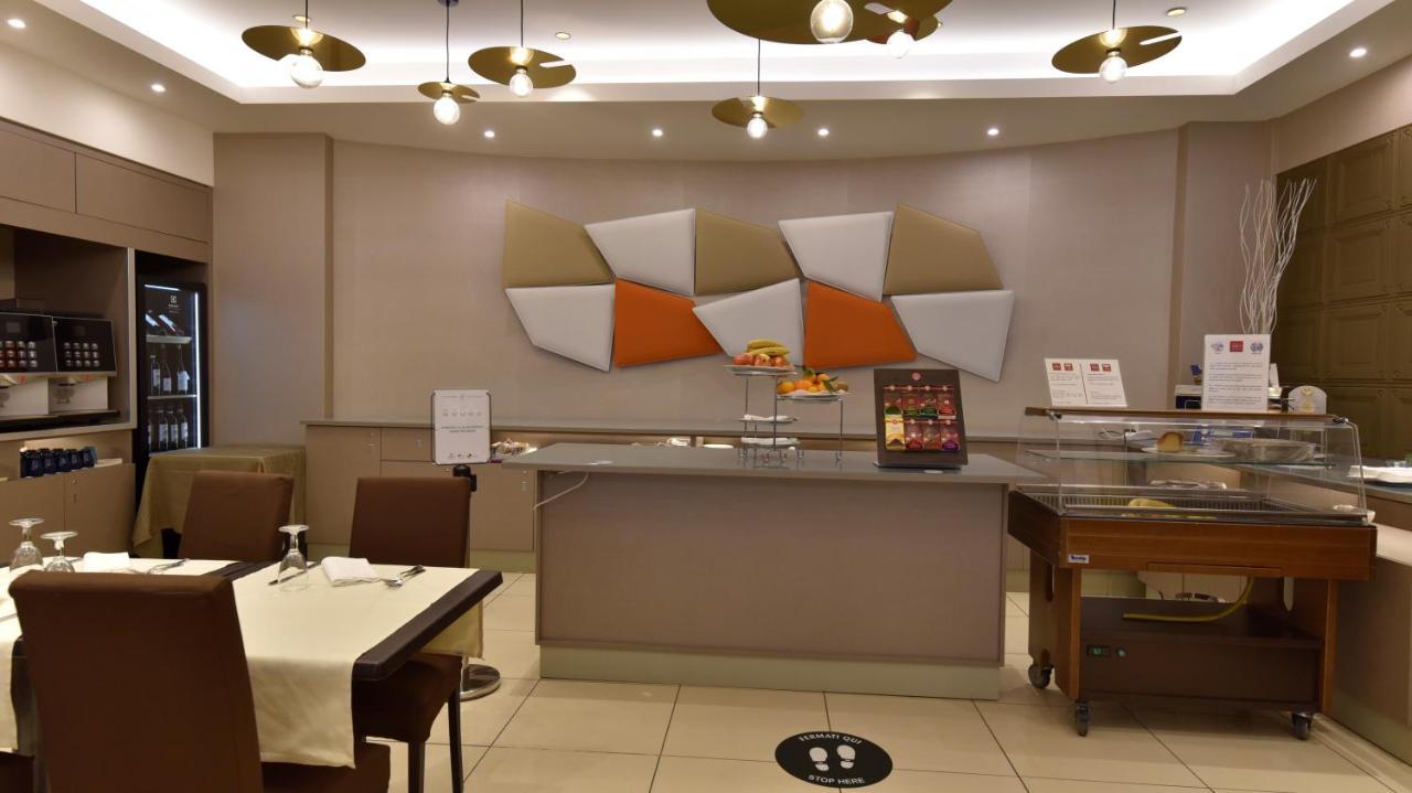 Magri's Hotel Napels Buitenkant foto