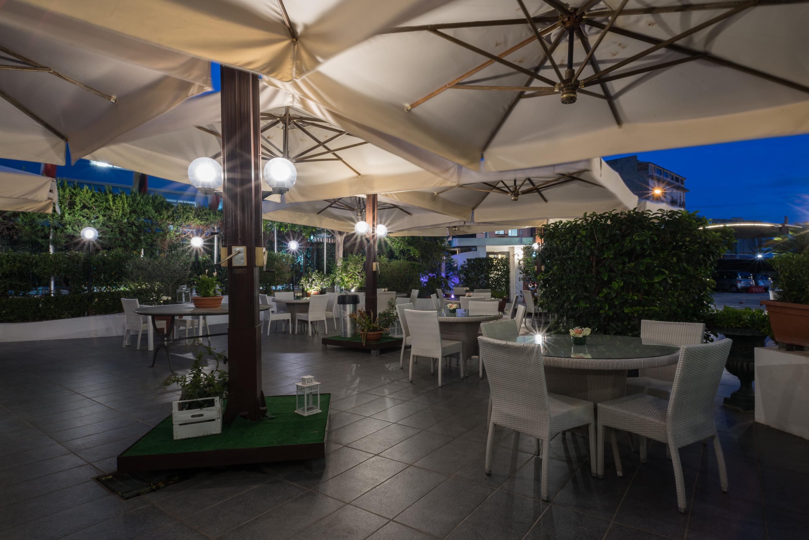 Magri's Hotel Napels Buitenkant foto
