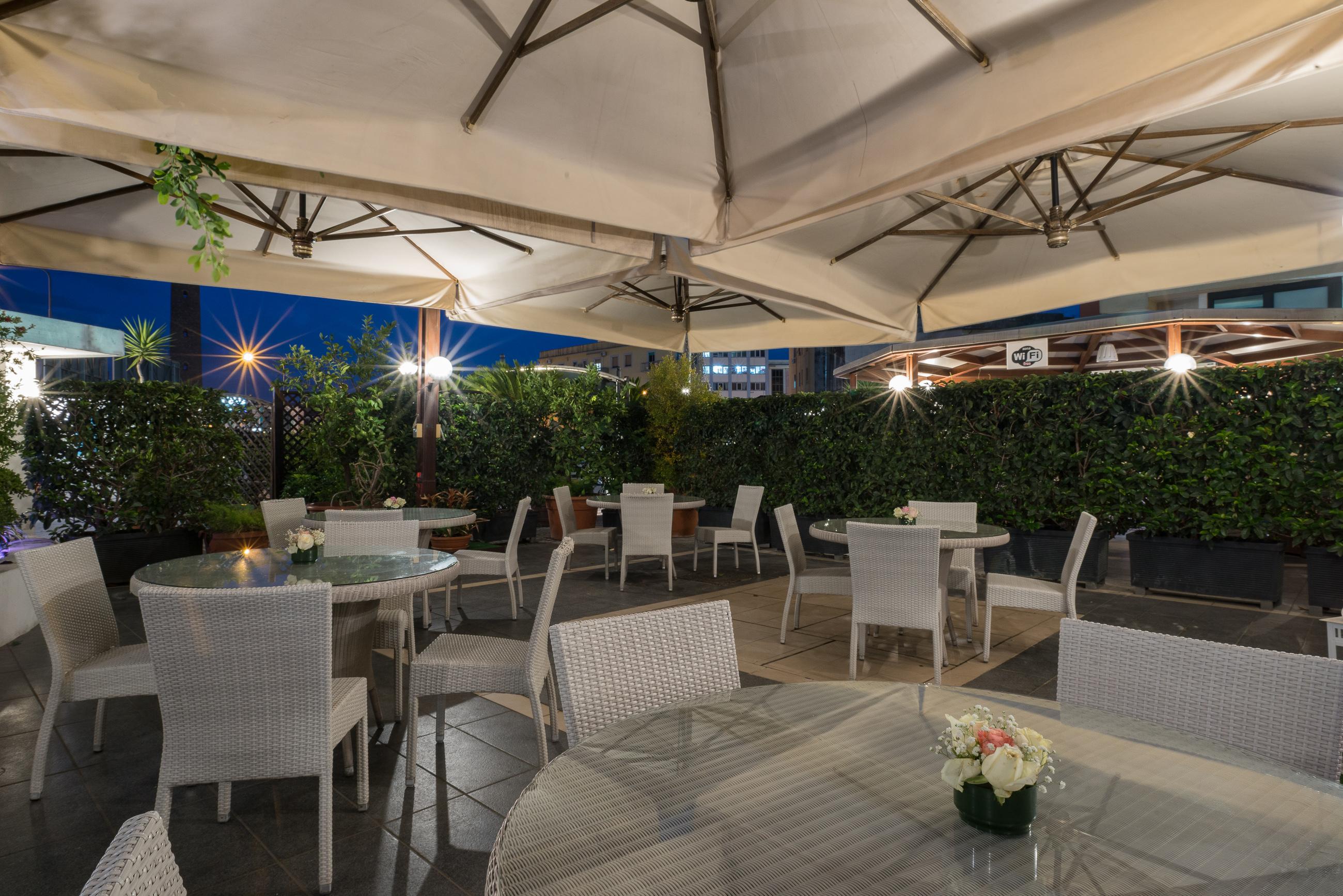 Magri's Hotel Napels Buitenkant foto