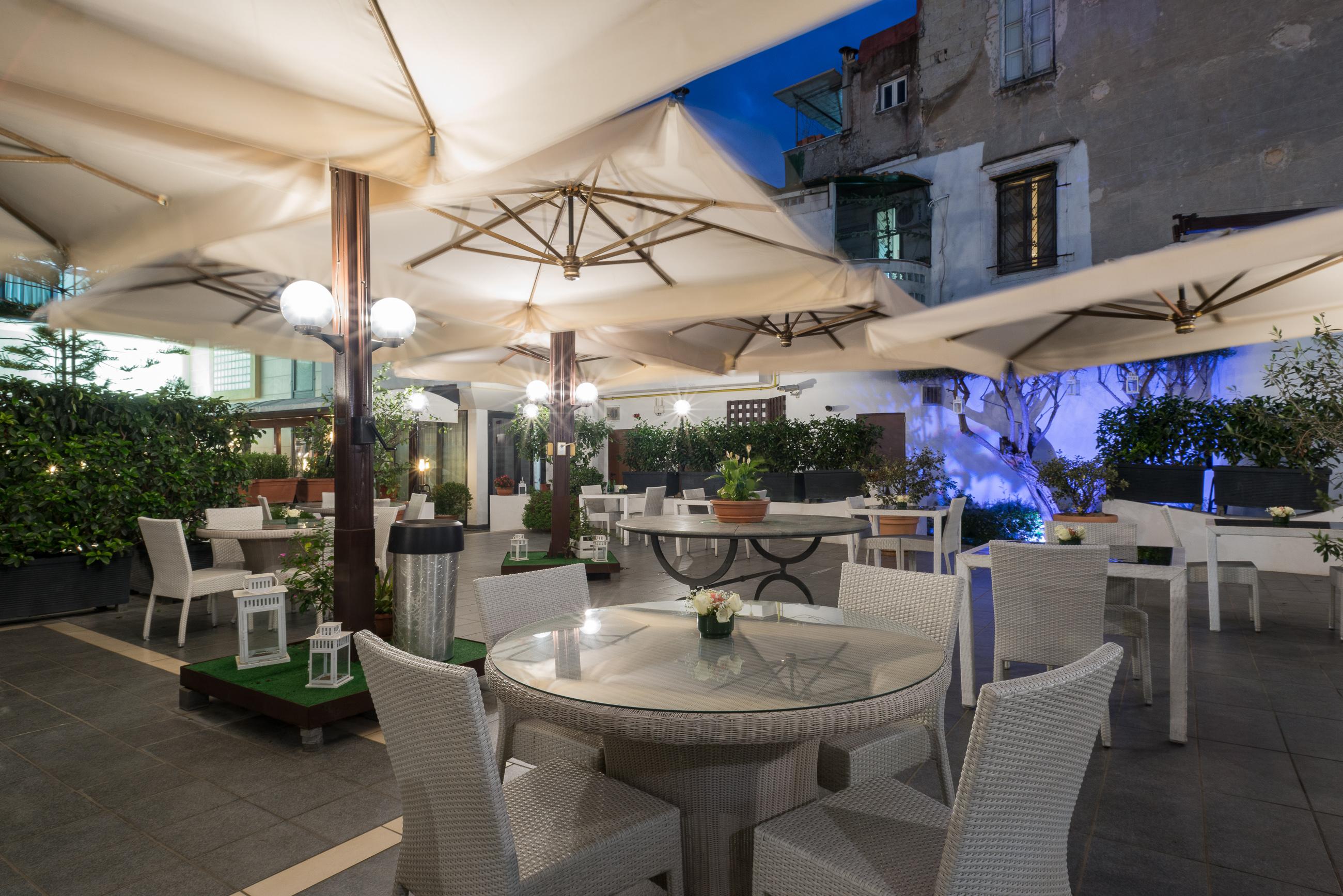 Magri's Hotel Napels Buitenkant foto