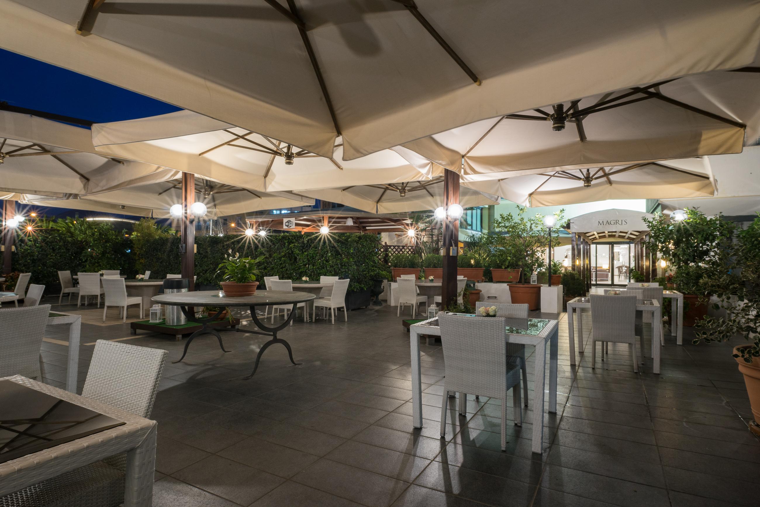Magri's Hotel Napels Buitenkant foto