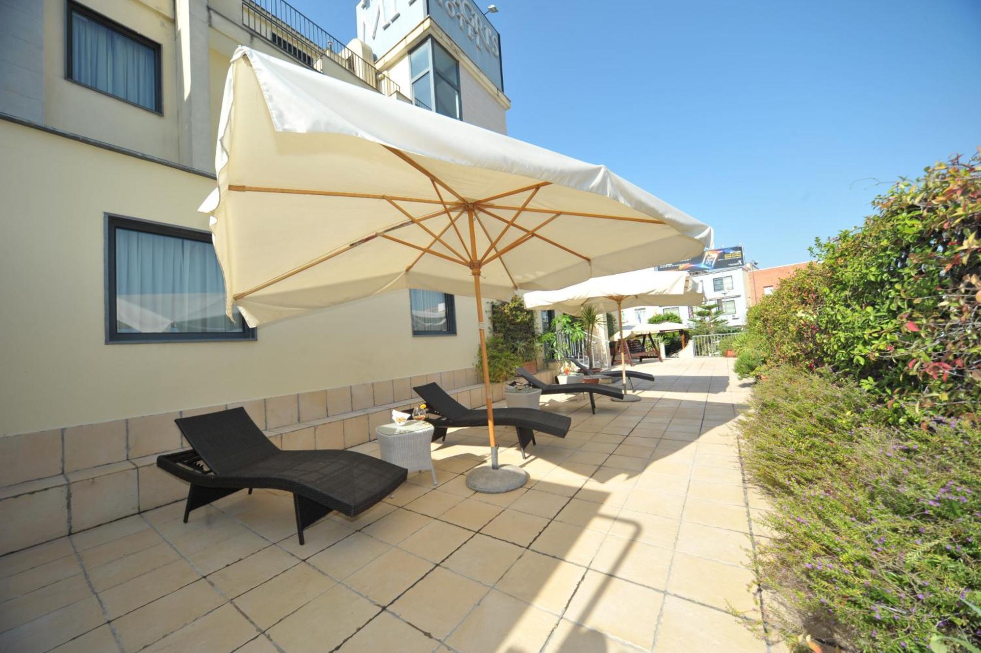Magri's Hotel Napels Buitenkant foto