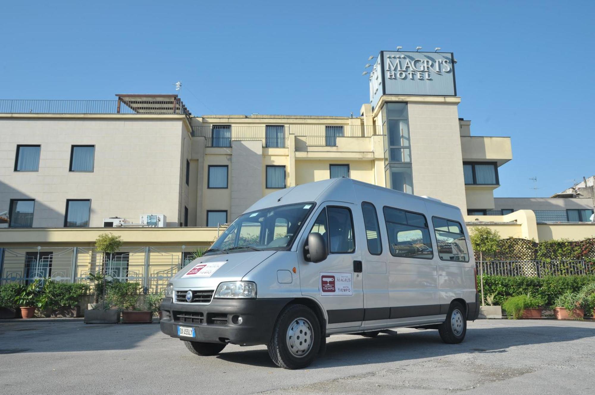 Magri's Hotel Napels Buitenkant foto