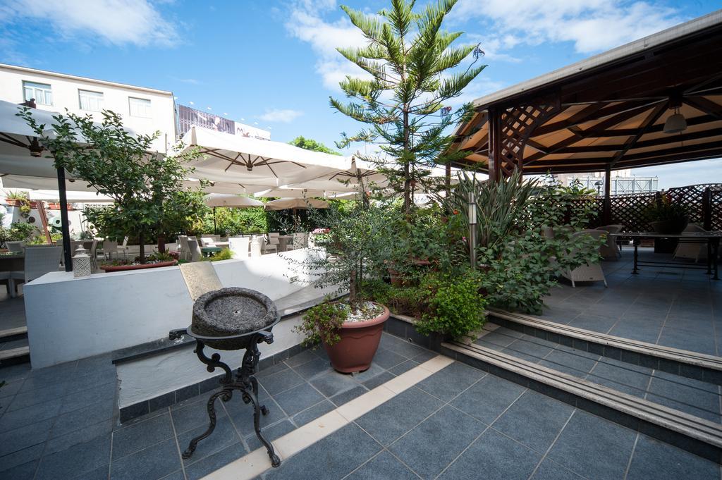 Magri's Hotel Napels Buitenkant foto