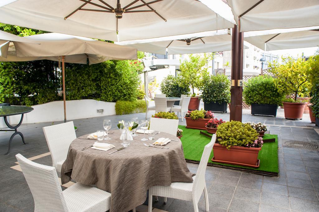 Magri's Hotel Napels Buitenkant foto