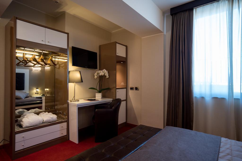Magri's Hotel Napels Buitenkant foto