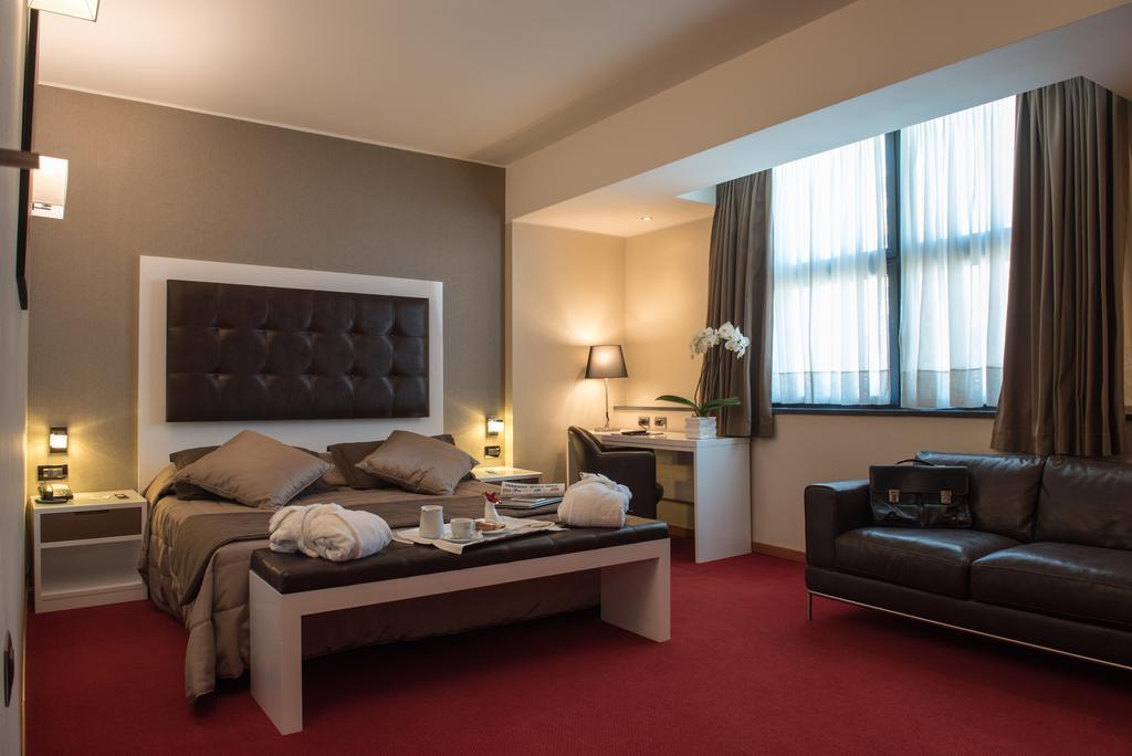 Magri's Hotel Napels Buitenkant foto