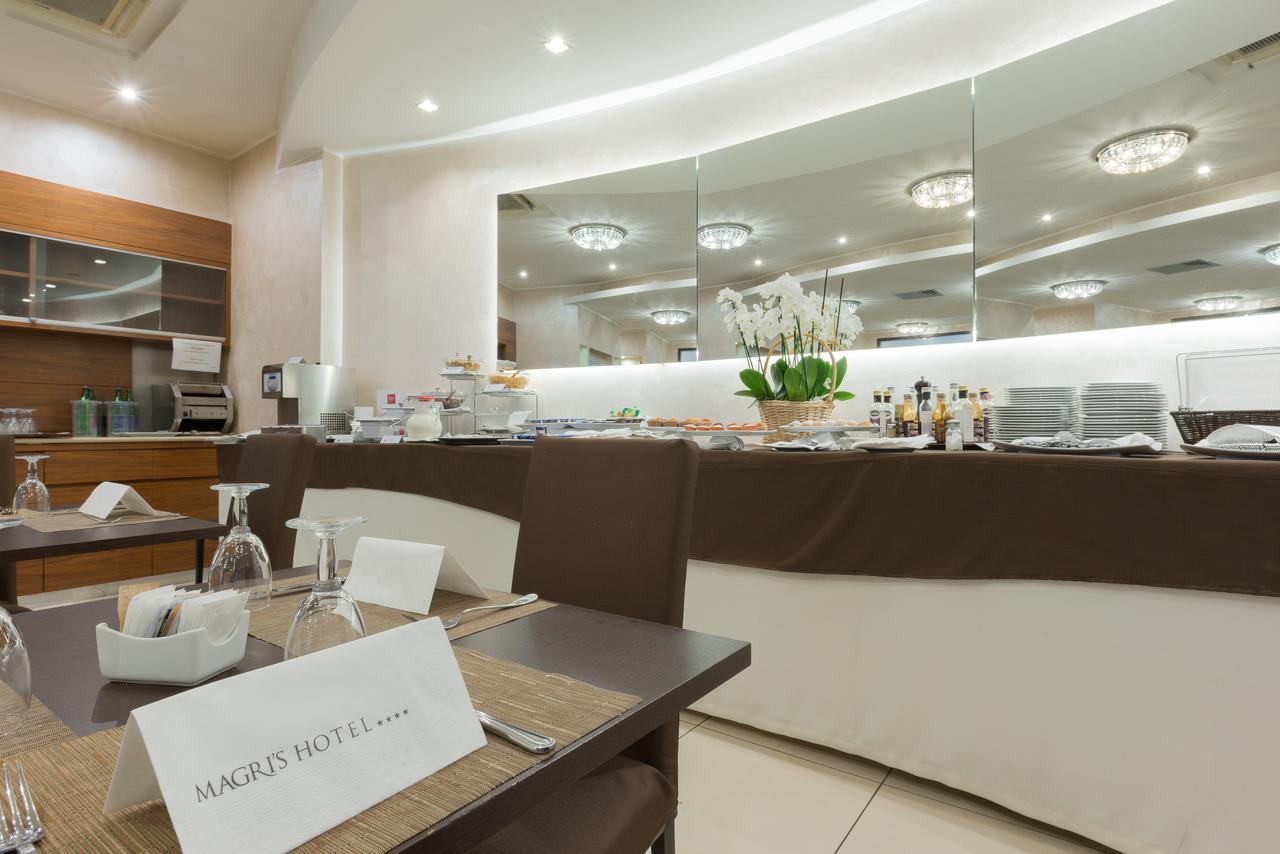 Magri's Hotel Napels Buitenkant foto